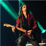 Chitarrista diplomato (Master presso la RGA di Milano ) chitarrista dei Divina impartisce lezioni zona Alba , Bra , Asti